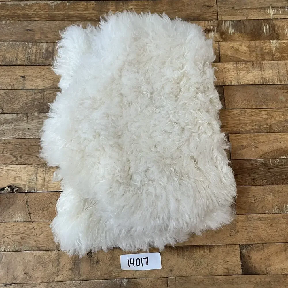 Unbranded Off White Sheepskin Small Area Rug 26'' x 12''